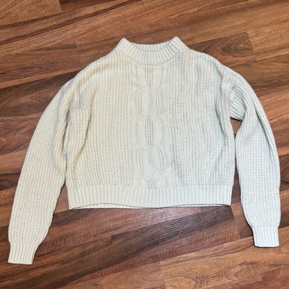 Vero Moda Mock Neck Cropped Cable Knit Sweater